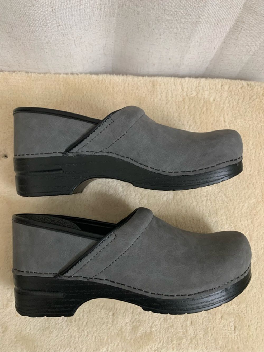 Dansko Women's Gray Slip-On Clogs NWT 42 Nordstrom Rack - Picture 3 of 7